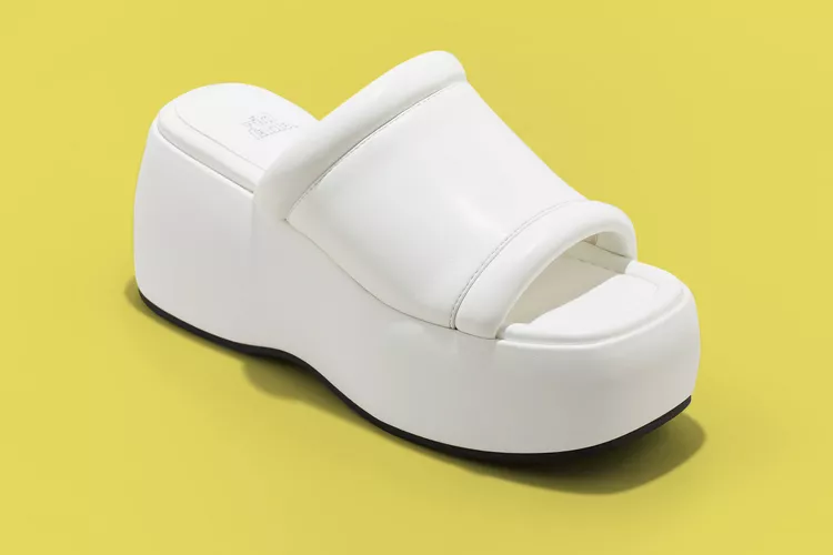 The ‘90s Clog Trend Is Back